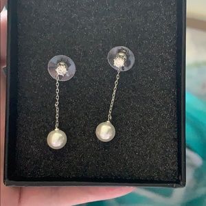 Pearl drop earrings